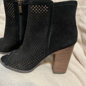 LUCKY BRAND 8.5 Black Perforated Suede Leather Lakyn Ankle Bootie Heels Shoes